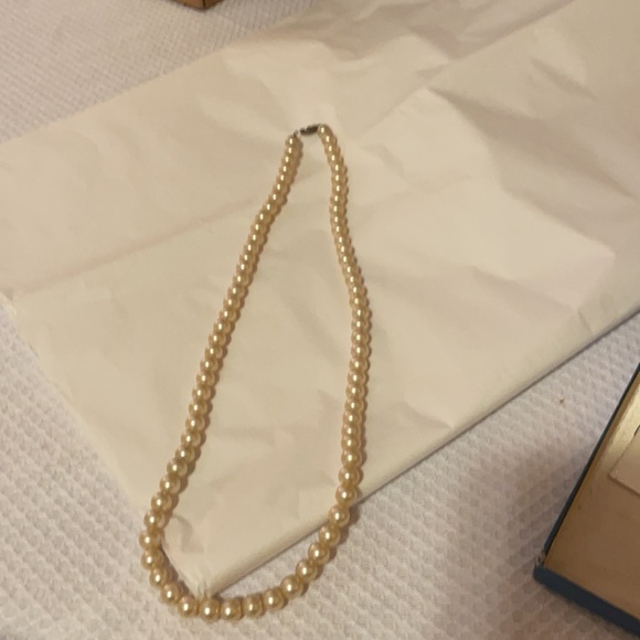 Lady ellen faux vintage pearls - Picture 2 of 4